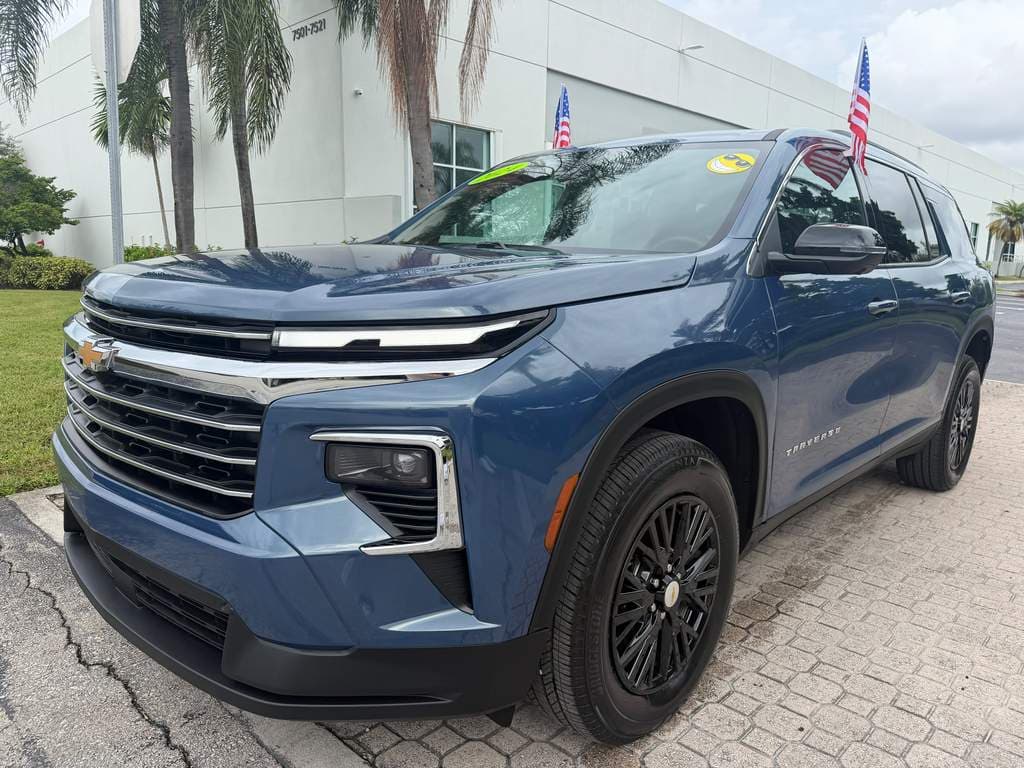 2024 Chevrolet TRAVERSE LT LT — photo 1